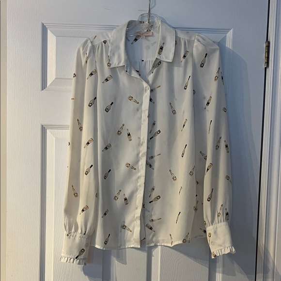 Blousology Tops - Blousology White Top with wine bottle Design